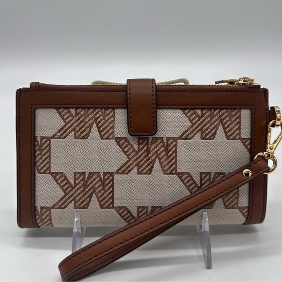 Michael Kors Large Double Zip Wallet
Wristlet Brown - Picture 5 of 10